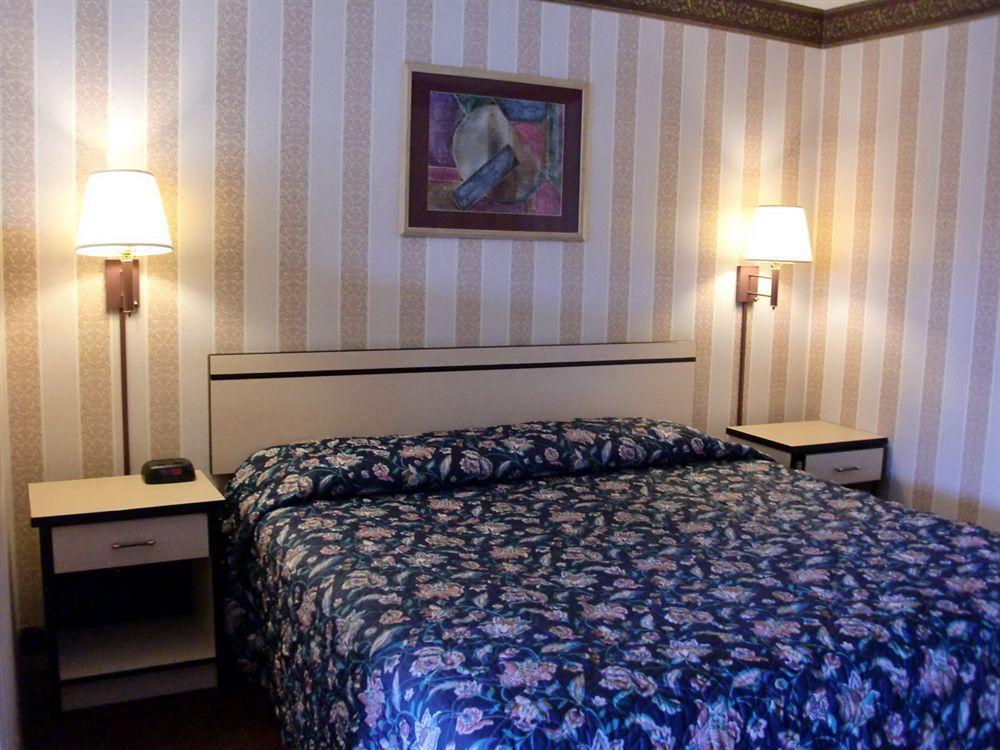 Travelstar Inn & Suites Colorado Springs Exterior foto