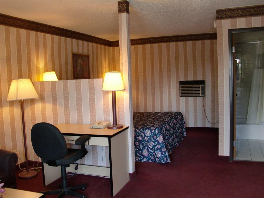 Travelstar Inn & Suites Colorado Springs Exterior foto