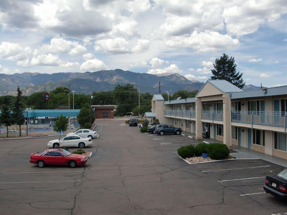 Travelstar Inn & Suites Colorado Springs Exterior foto